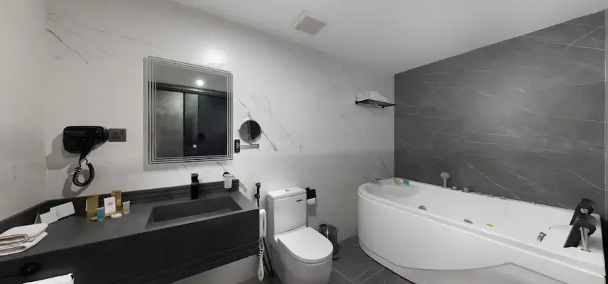 E hotel image